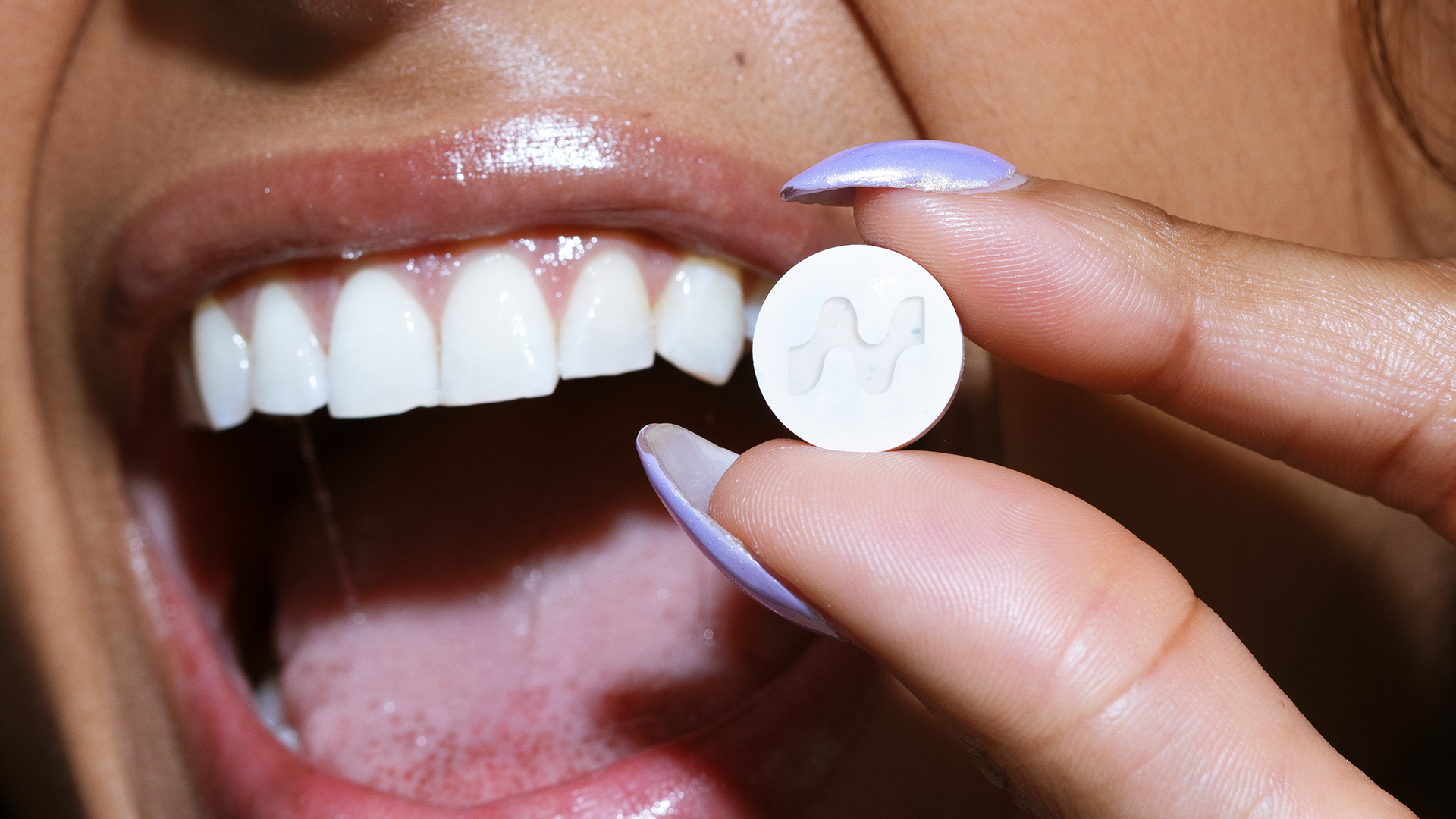 happy woman gave up smoking and uses neuro gum